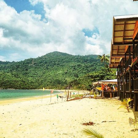 Beachfront Hut Downstairs Astra - Beach Shack Chalet Kampong Juara Exteriör bild