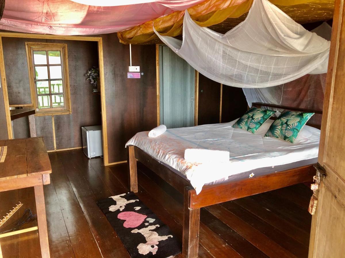 Beachfront Hut Downstairs Astra - Beach Shack Chalet Kampong Juara Exteriör bild