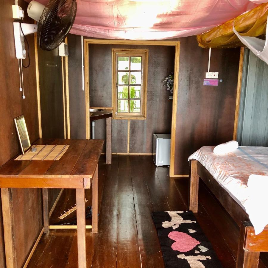 Beachfront Hut Downstairs Astra - Beach Shack Chalet Kampong Juara Exteriör bild
