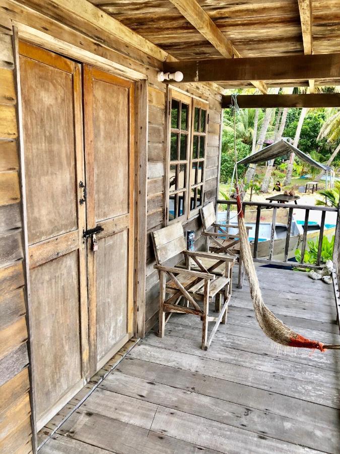 Beachfront Hut Downstairs Astra - Beach Shack Chalet Kampong Juara Exteriör bild